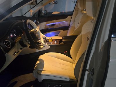 BENTLEY BENTAYGA - 4