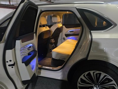 BENTLEY BENTAYGA - 8
