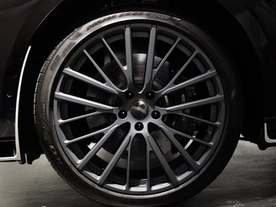 ASTON MARTIN DBX - 7