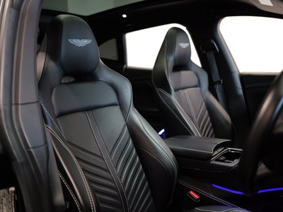 ASTON MARTIN DBX - 9