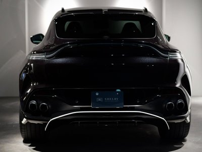 ASTON MARTIN DBX - 5