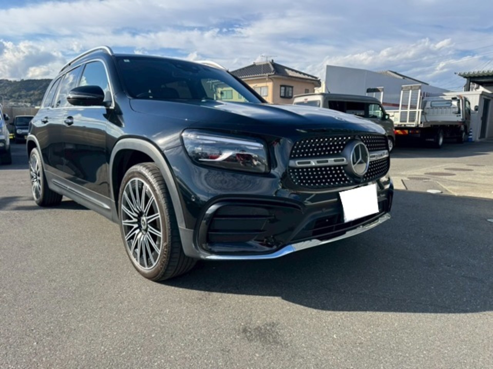 MERCEDES-BENZ GLB - View 1
