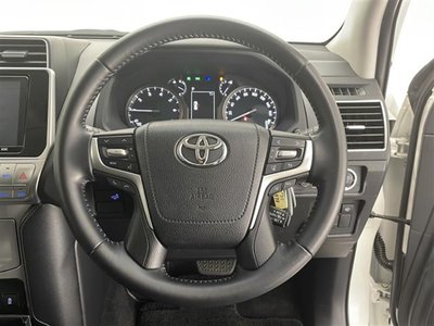 TOYOTA LAND CRUISER PRADO - 9