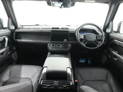 LAND ROVER DEFENDER - 4