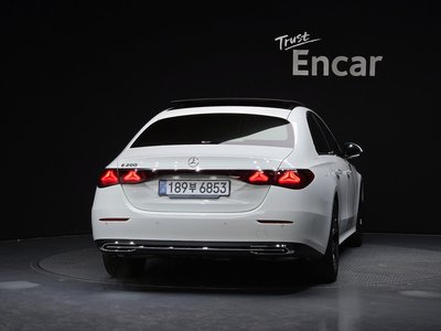 MERCEDES-BENZ E-CLASS - 4