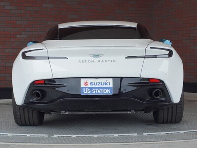 ASTON MARTIN DB12 - 8