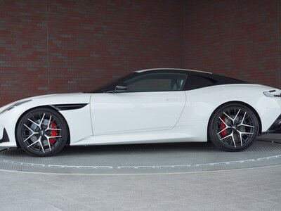 ASTON MARTIN DB12 - 9