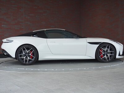 ASTON MARTIN DB12 - 10