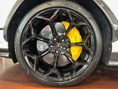 LAMBORGHINI URUS - 3