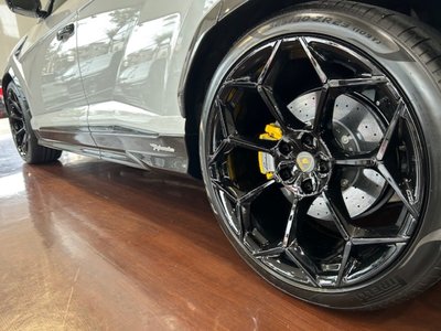 LAMBORGHINI URUS - 9