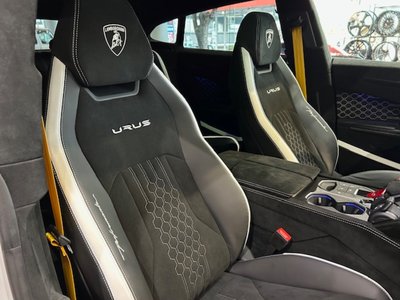 LAMBORGHINI URUS - 4