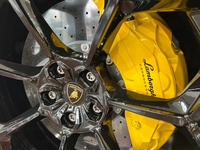 LAMBORGHINI URUS - 10