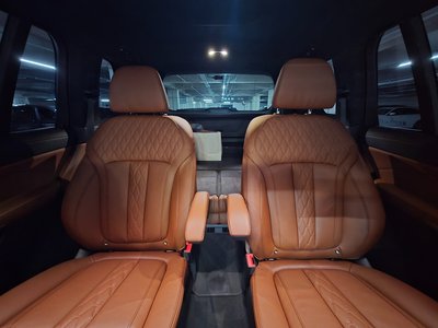 2025 BMW X7 photo 10
