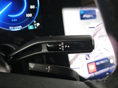 MERCEDES-BENZ EQE - 9