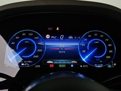 MERCEDES-BENZ EQE - 8