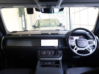 LAND ROVER DEFENDER - 4