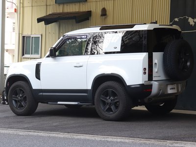 LAND ROVER DEFENDER - 10
