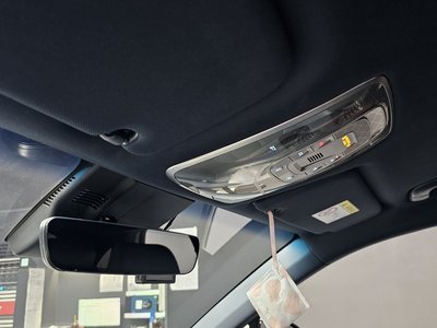 2021 Genesis GV70 — миниатюра 31