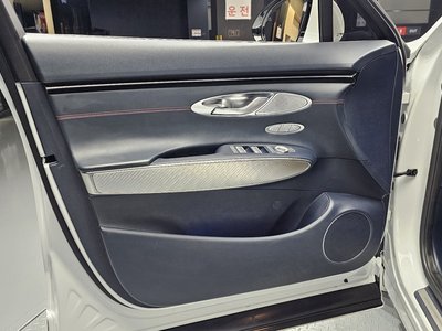 2021 Genesis GV70 — миниатюра 14
