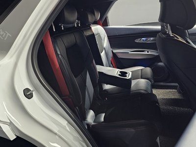 2021 Genesis GV70 — миниатюра 18