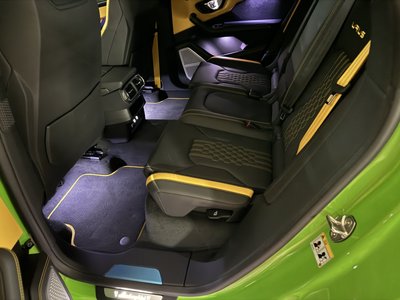 LAMBORGHINI URUS - 4