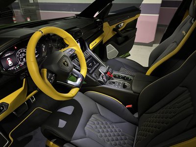 LAMBORGHINI URUS - 2