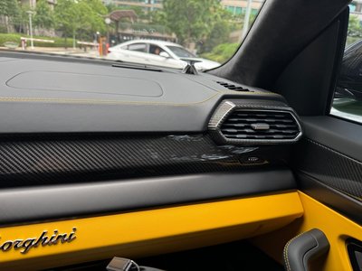 LAMBORGHINI URUS - 8