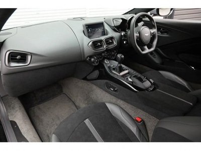 ASTON MARTIN VANTAGE - 8