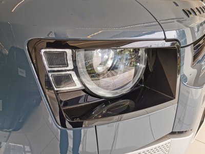 LAND ROVER DEFENDER - 8