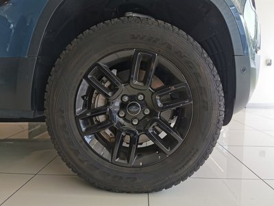 LAND ROVER DEFENDER - 9