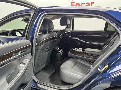 2021 Genesis G90 — миниатюра 17