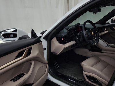 2023 Porsche TAYCAN photo 10