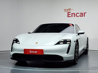 2023 Porsche TAYCAN photo 2