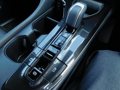 صورة مصغرة 23 لـ 2023 Toyota CROWN SPORT