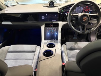 صورة مصغرة 11 لـ 2023 Porsche TAYCAN
