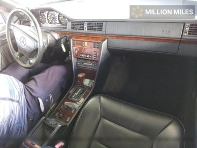 MERCEDES-BENZ E-CLASS - 3