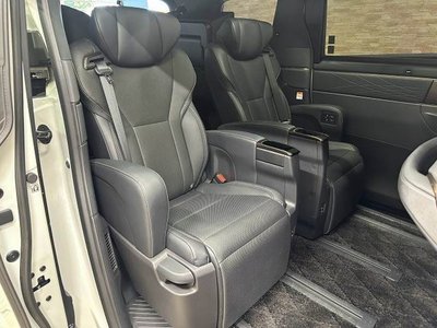 2023 Toyota ALPHARD — фото 6