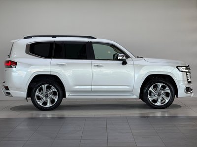 TOYOTA LAND CRUISER 300 - 7