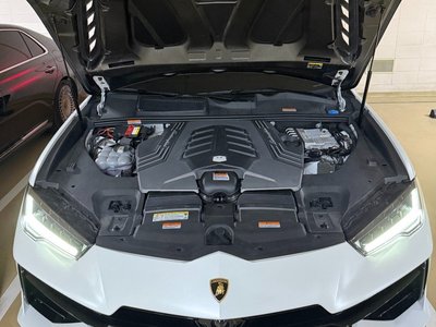 LAMBORGHINI URUS - 7