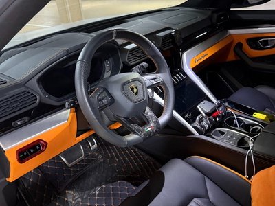 LAMBORGHINI URUS - 5