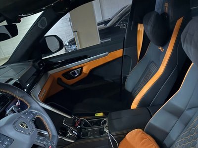 LAMBORGHINI URUS - 10