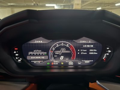 LAMBORGHINI URUS - 8