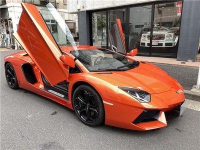 LAMBORGHINI AVENTADOR - 1