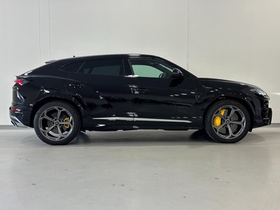 LAMBORGHINI URUS - 8