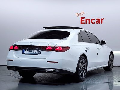 MERCEDES-BENZ E-CLASS - 4
