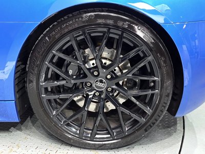AUDI R8 - 8