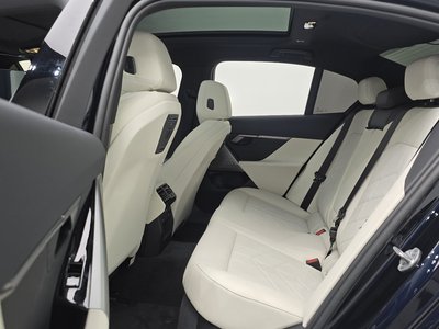 2025 BMW 5 SERIES 缩略图 18