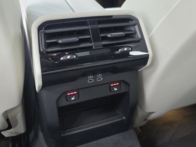 2025 BMW 5 SERIES 缩略图 23
