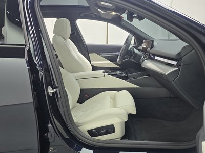 2025 BMW 5 SERIES 缩略图 16