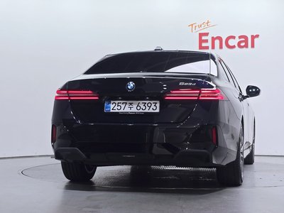 صورة 4 لـ 2025 BMW 5 SERIES